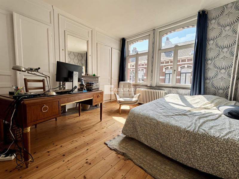 Maison - 213 m² - 8 pièces