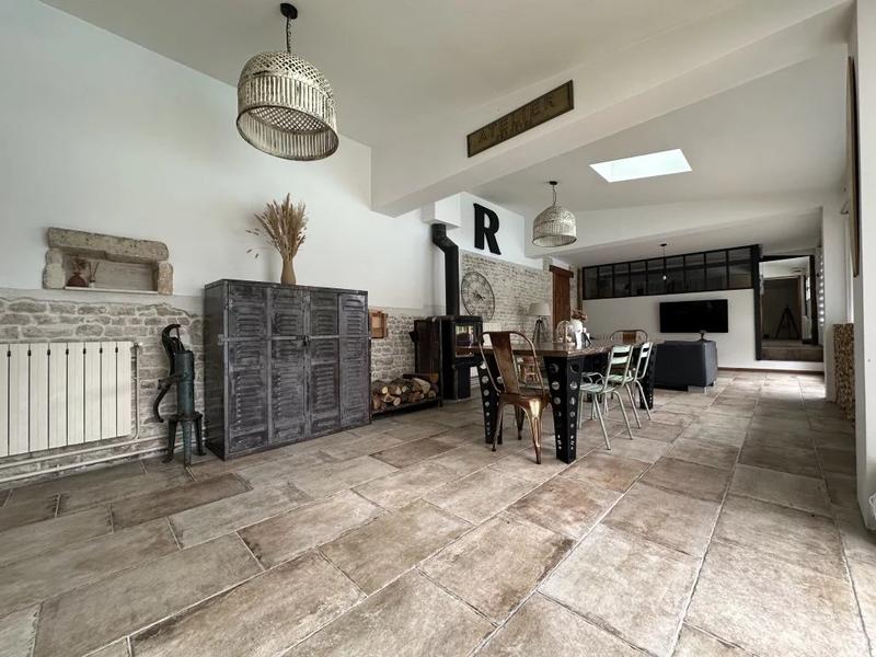 Propriété - 338 m² - 10 pièces