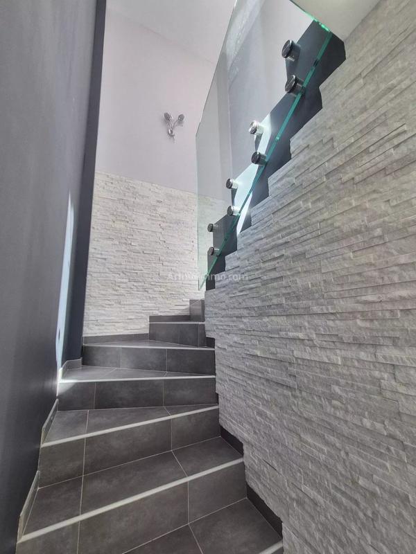 Maison - 179 m² - 7 pièces