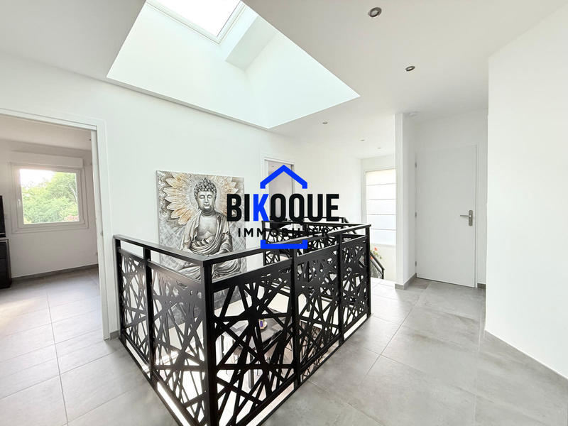 Maison - 177 m² - 6 pièces