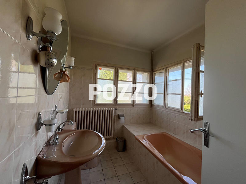 Maison - 137 m² - 8 pièces