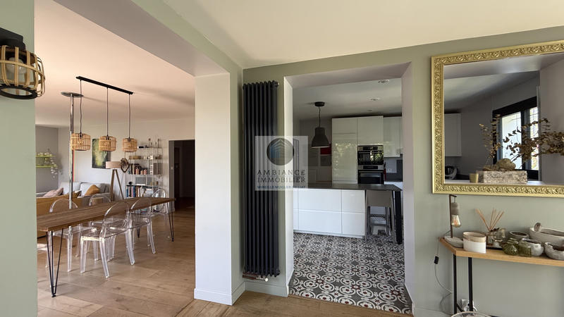 Maison - 280 m² - 10 pièces