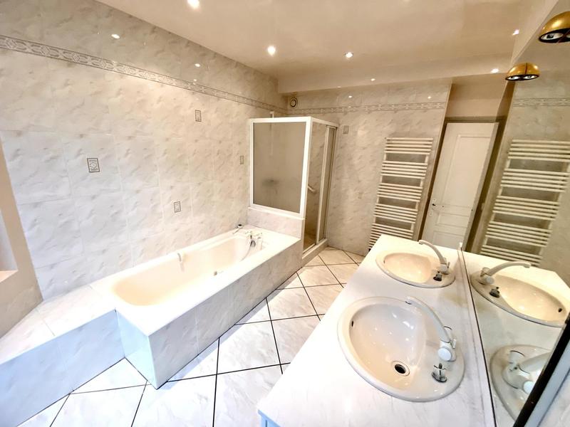 Appartement - 183 m² - 6 pièces