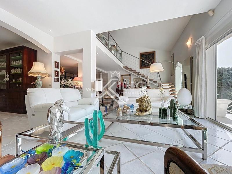 Villa - 250 m² - 6 pièces