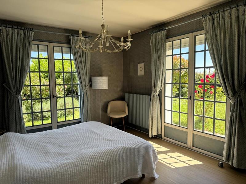 Maison - 300 m² - 9 pièces