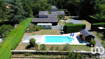 Maison - 330 m² - 9 pièces