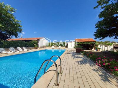 Maison - 225 m² - 8 pièces