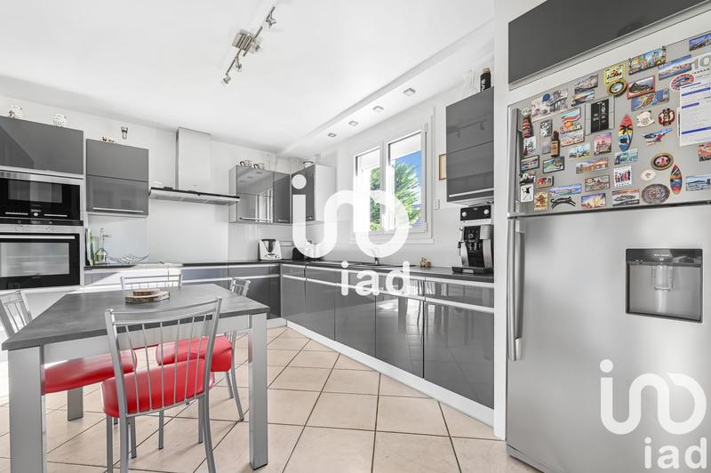 Maison - 230 m² - 8 pièces