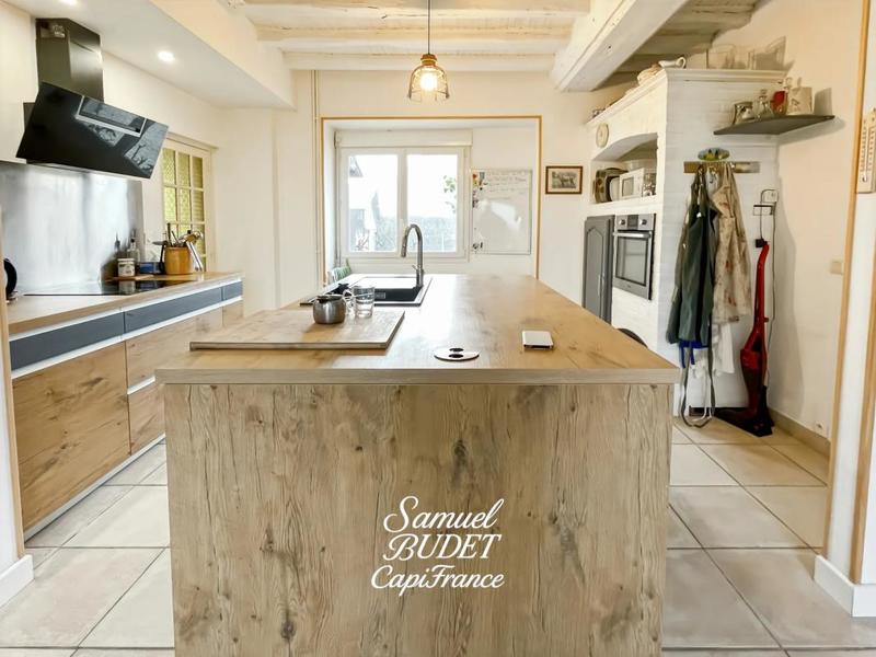 Maison - 230 m² - 7 pièces