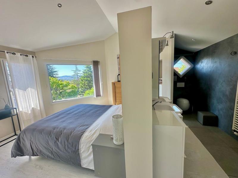 Maison - 145 m² - 5 pièces