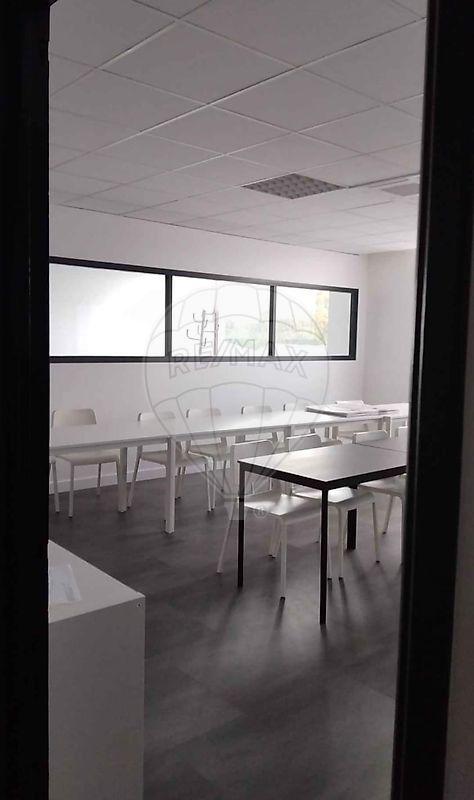Local commercial - 232 m² - 8 pièces