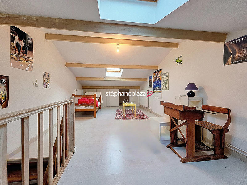 Maison - 215 m² - 11 pièces