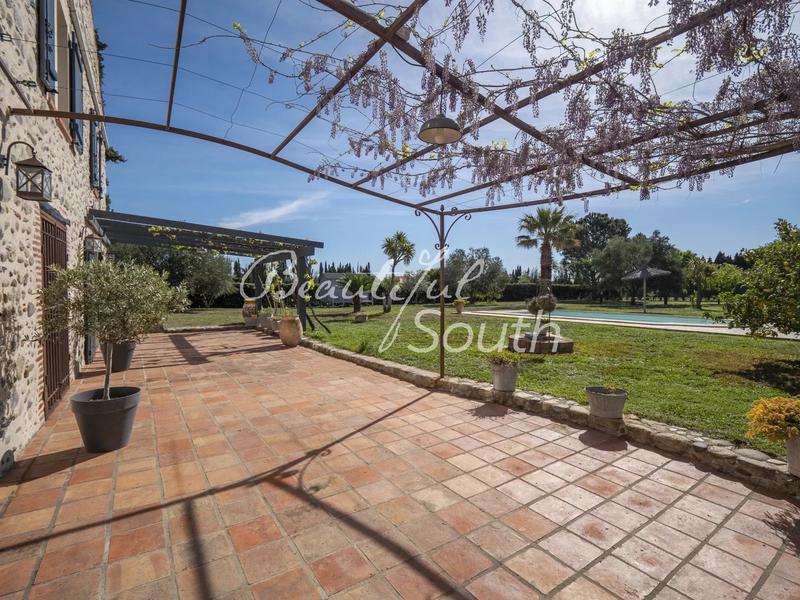 Mas - 260 m² - 8 pièces