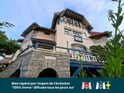 Maison - 296 m² - 16 pièces