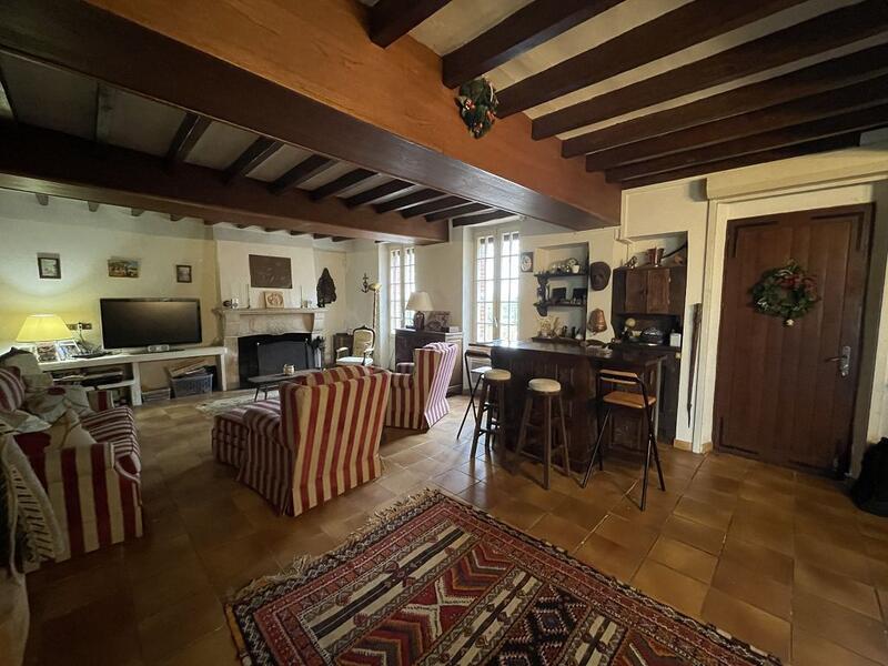 Maison traditionnelle - 251 m² - 6 pièces