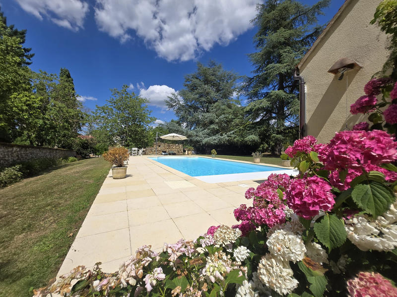 Maison - 230 m² - 9 pièces