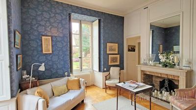 Maison - 244 m² - 11 pièces