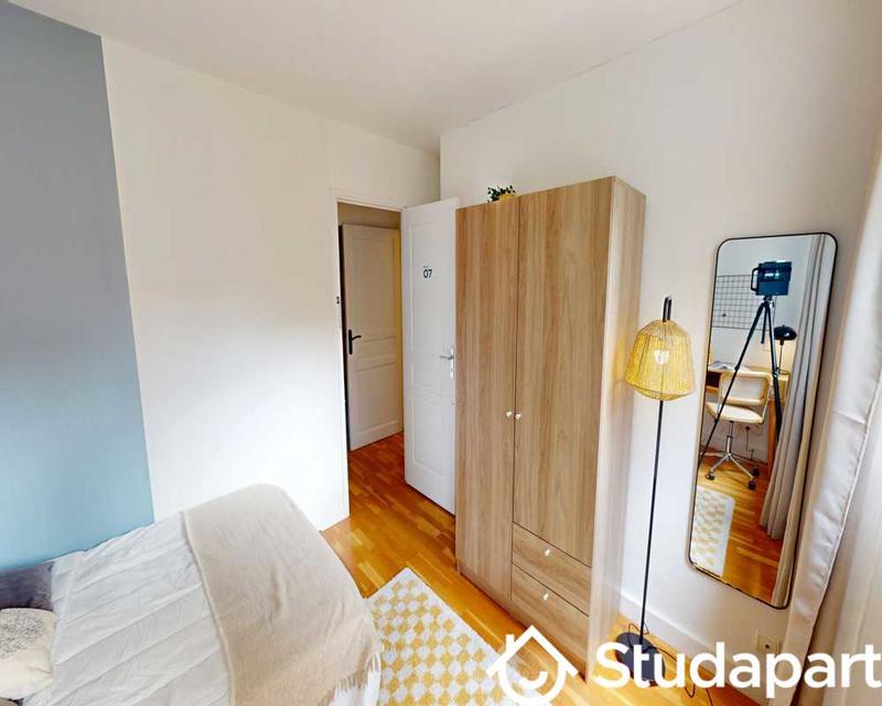 Chambre - 150 m² - 1 pièce