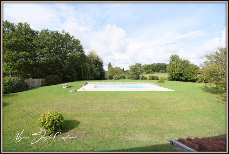 Maison - 355 m² - 10 pièces