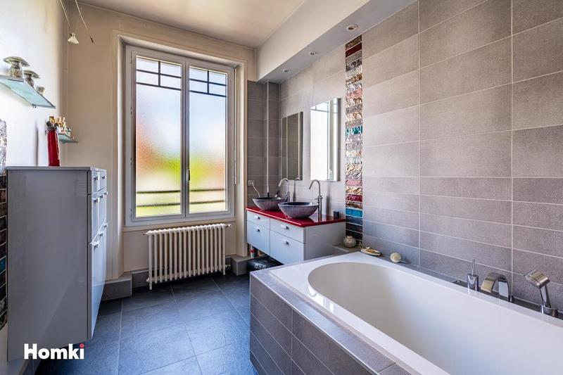 Maison - 252 m² - 11 pièces