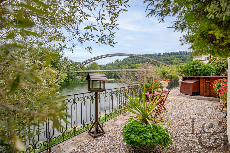 Maison - 275 m² - 8 pièces