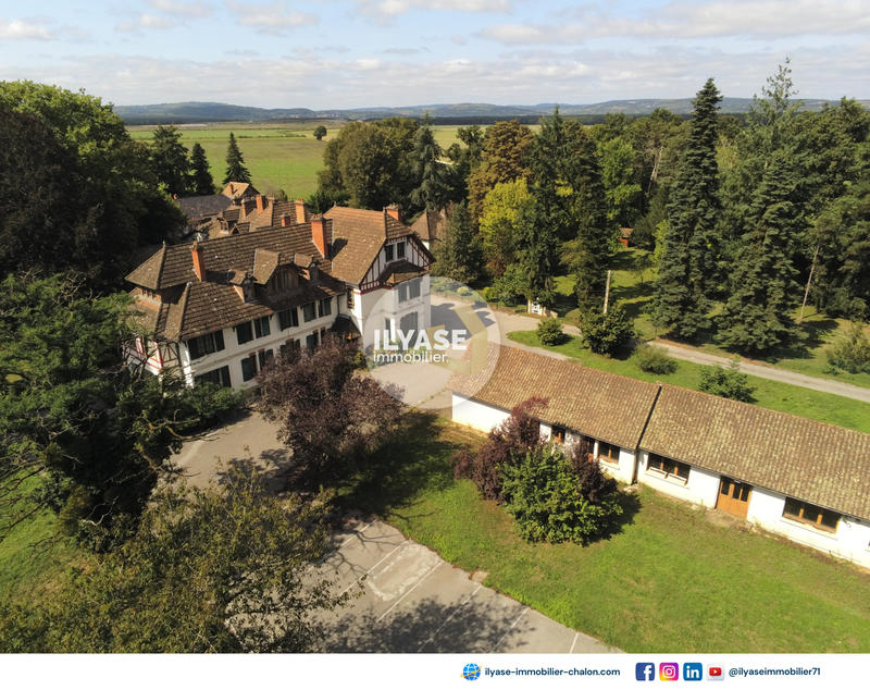 Propriété - 1 200 m² - 32 pièces