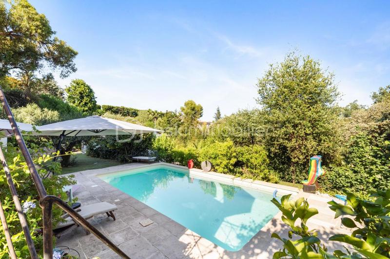 Villa - 312 m² - 7 pièces