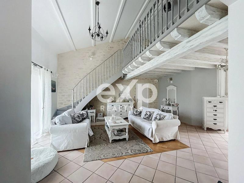 Maison - 235 m² - 8 pièces