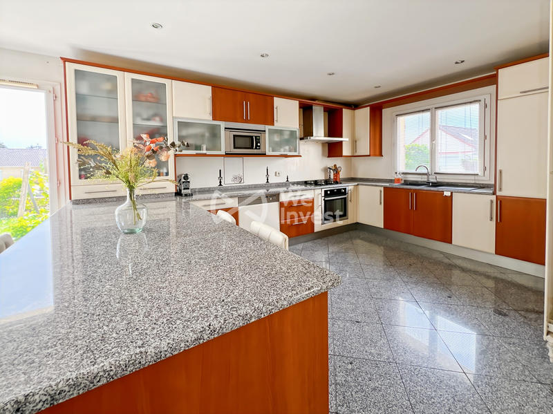 Maison - 180 m² - 6 pièces