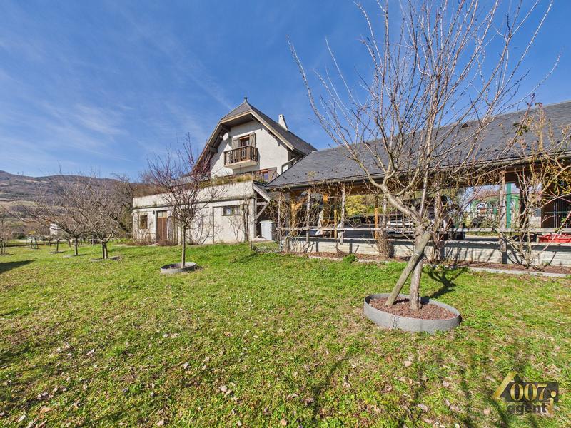 Maison - 237 m² - 7 pièces