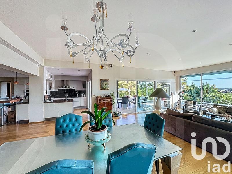 Maison - 245 m² - 7 pièces