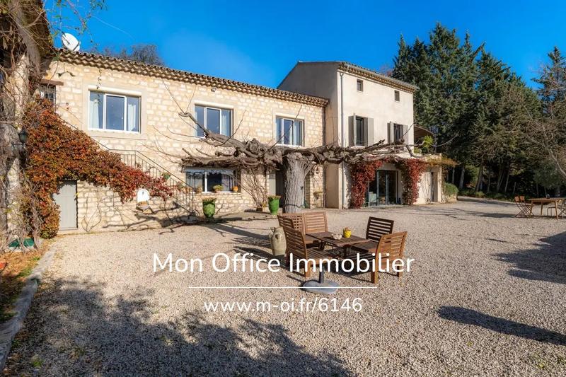 Maison - 330 m² - 10 pièces