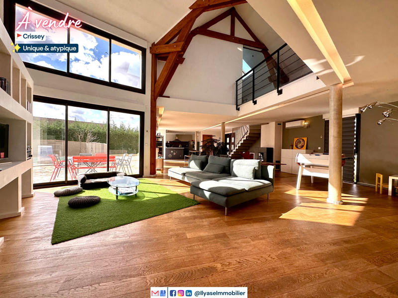 Maison - 273 m² - 8 pièces