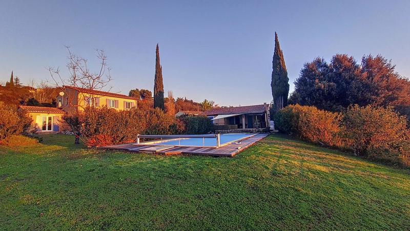 Maison - 211 m² - 6 pièces