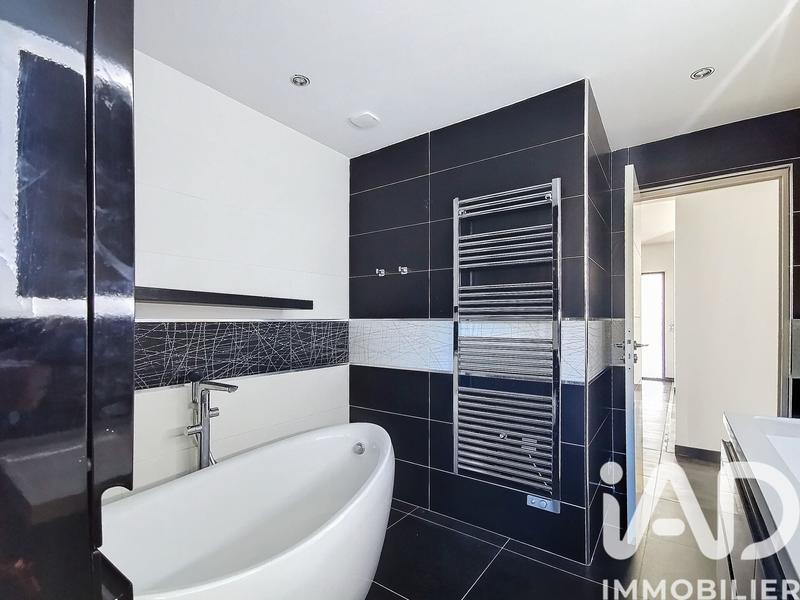 Maison - 185 m² - 5 pièces