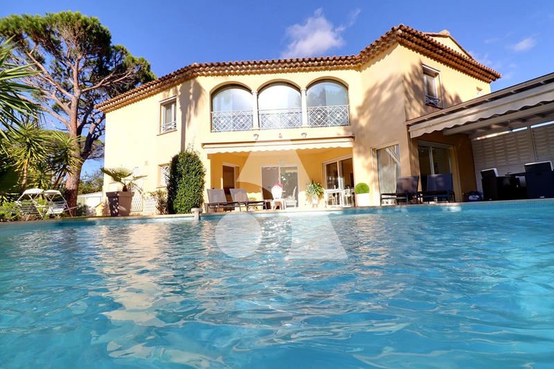 Maison - 180 m² - 5 pièces