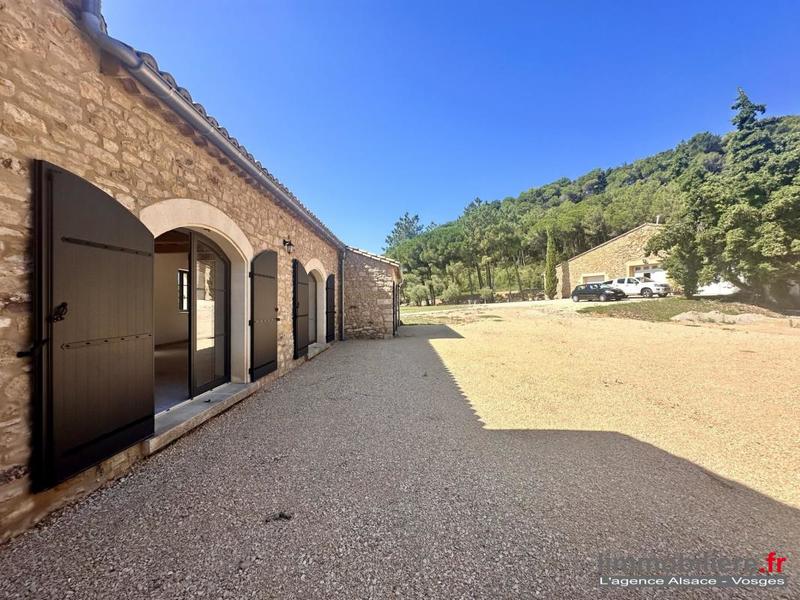 Mas - 300 m² - 9 pièces