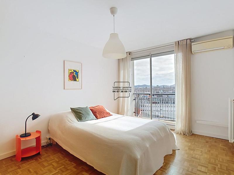 Appartement - 90 m² - 4 pièces