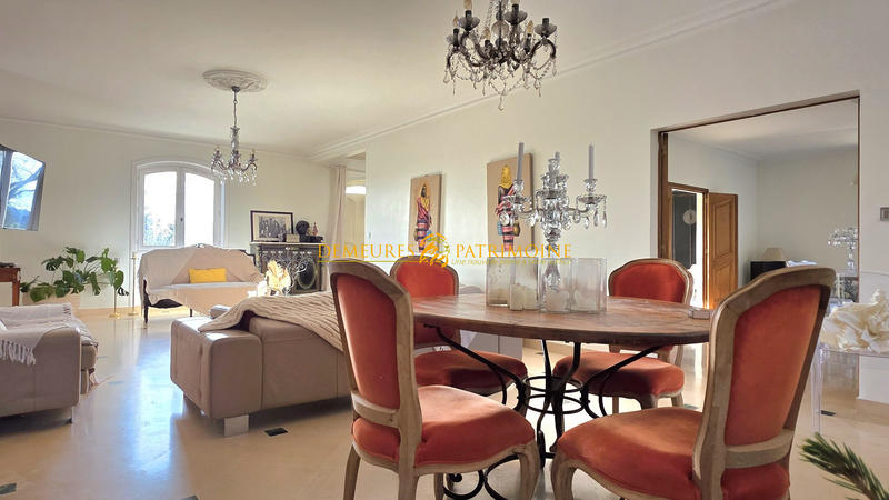 Maison - 246 m² - 6 pièces