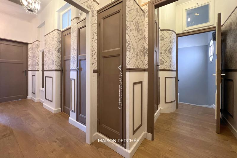 Maison - 268 m² - 8 pièces