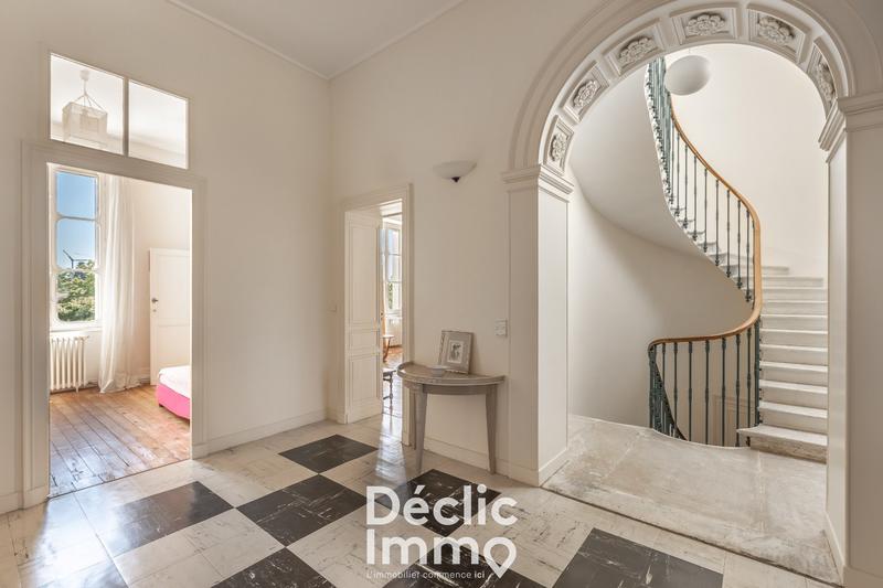 Maison - 484 m² - 17 pièces