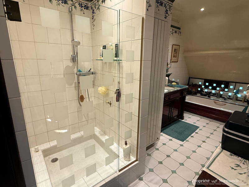 Maison ancienne - 238 m² - 8 pièces