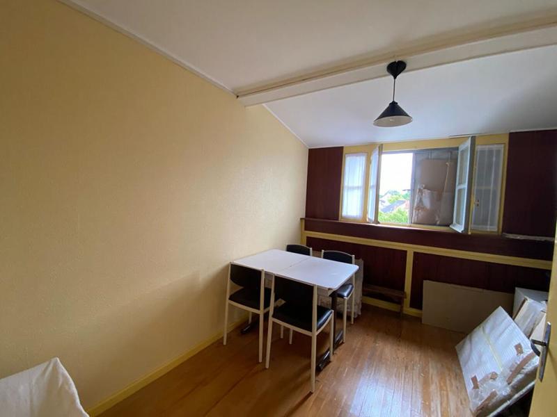 Maison - 300 m² - 15 pièces