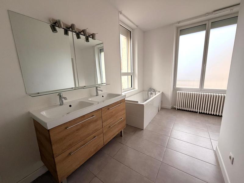 Maison - 195 m² - 6 pièces