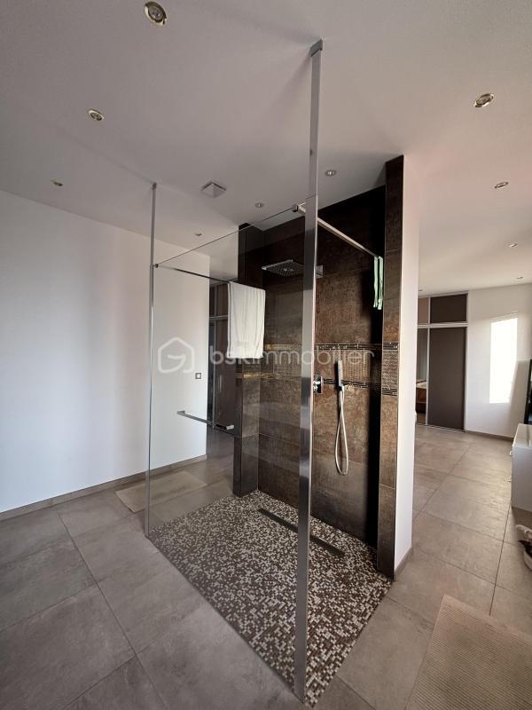 Maison - 460 m² - 12 pièces