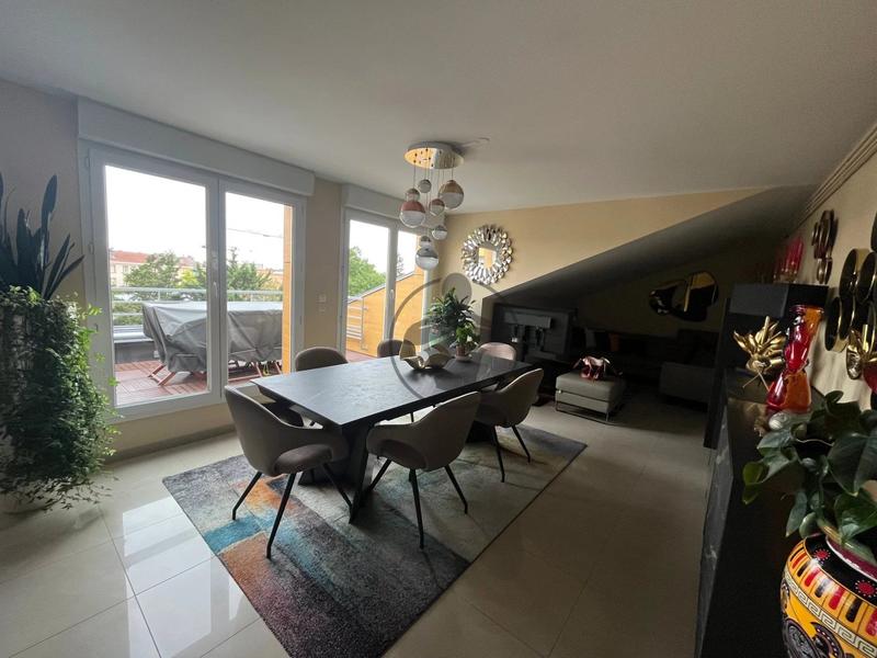 Appartement - 122 m² - 5 pièces