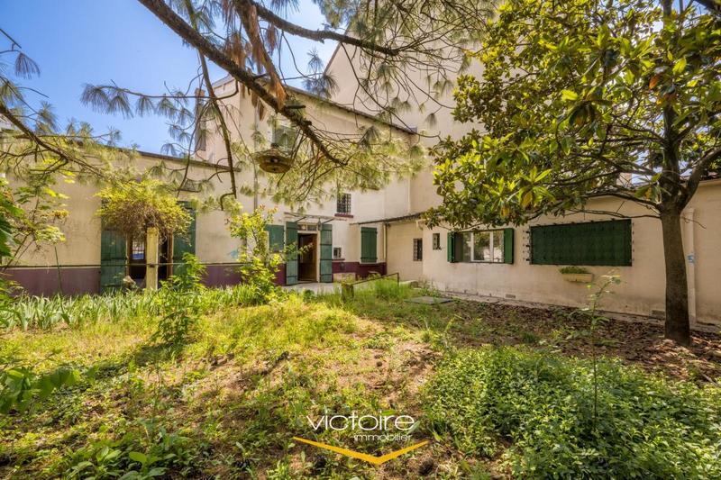 Maison - 224 m² - 9 pièces