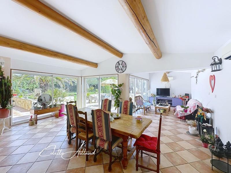 Maison - 200 m² - 7 pièces