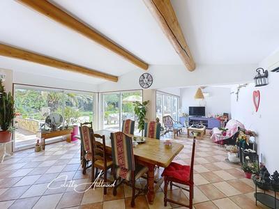 Maison - 200 m² - 7 pièces