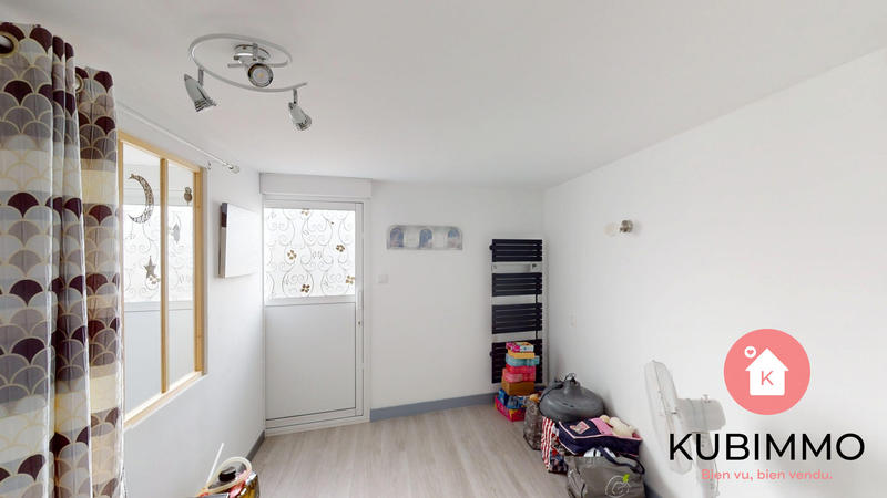 Maison - 230 m² - 9 pièces